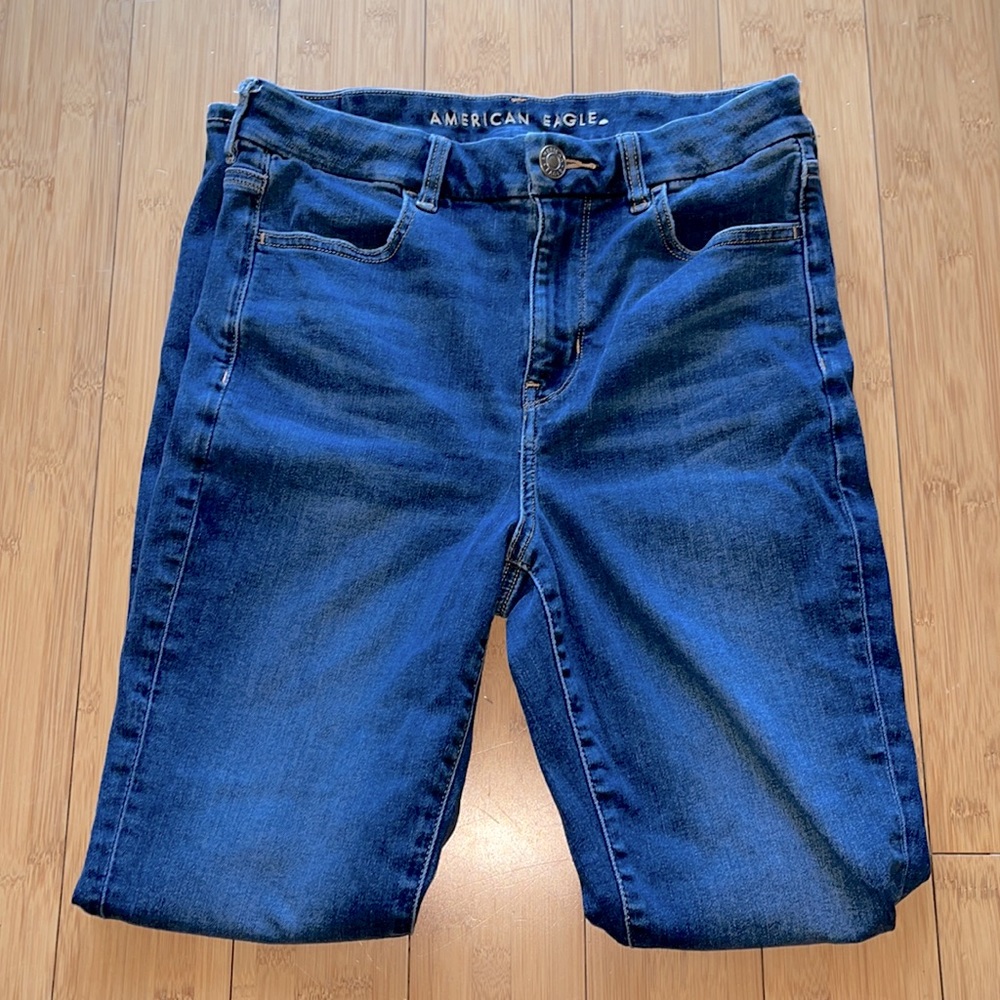 AMERICAN EAGLE SIZE 6 LONG JEANS